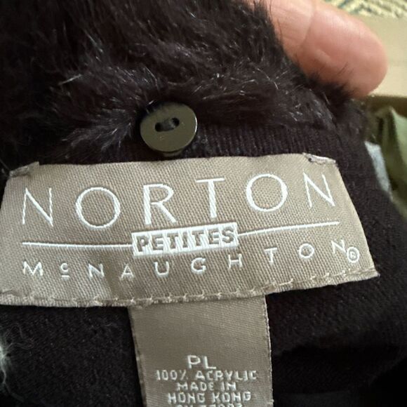Norton McNaughton Petites Faux Fur Collar Black Sweater. Made in Hong Kong. - Picture 5 of 5